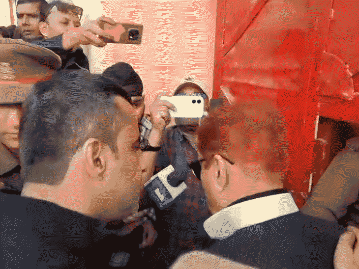 आजम खान को पुलिस ने जेल भेज दिया है। वह 23 सितंबर को सीतापुर जेल से रिहा हुए थे।