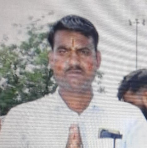 आरोपी रमेश लबाना टीचर है।