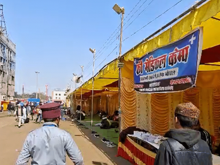 शहर में इज्तिमा कमेटी ने फ्री मेडिकल कैम्प लगाए है।