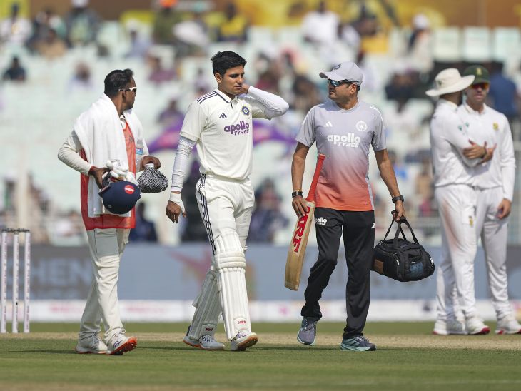 गिल शनिवार को पहली पारी में बल्लेबाजी के लिए उतरे, लेकिन 3 गेंद खेलने के बाद दर्द के कारण गर्दन पकड़कर मैदान से बाहर चले गए। - Dainik Bhaskar