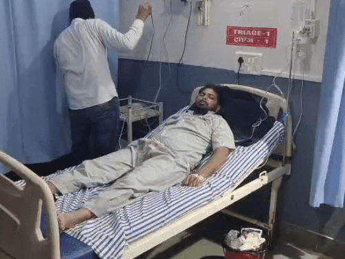 घायल कवित को गंभीर हालत में हिसार रेफर कर दिया गया।