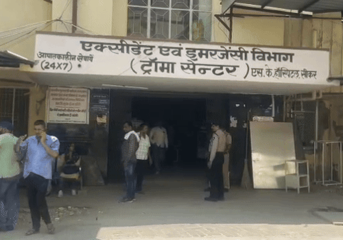 एसके हॉस्पिटल में 58 सुरक्षा गार्ड की ड्यूटी है। इसके बाद भी सुरक्षा व्यवस्था बिगड़ी हुई है।