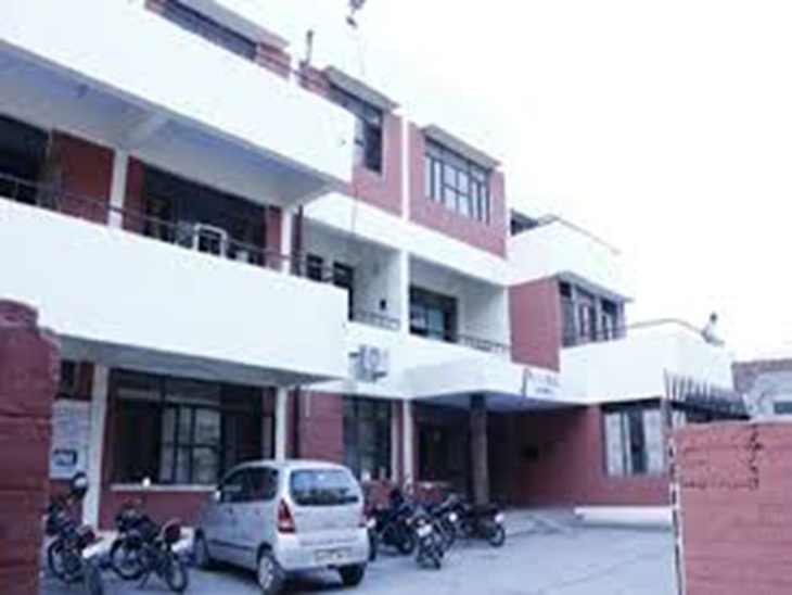 करनाल में बस ने छात्रा को कुचला:  ​​​​​​​पैर की उंगली कटी, कॉलेज से लौटते समय हादसा, ड्राइवर फरार, चंडीगढ़ रेफर – Karnal News