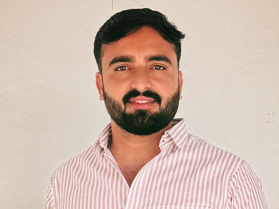 बीएलओ लोकेश बिश्नोई।