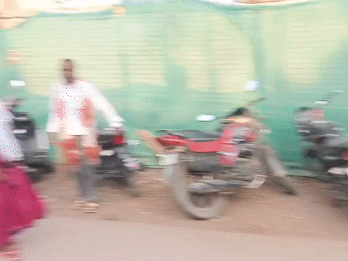 बड़ी संख्या में महिलाएं अस्पताल पहुंची थीं।