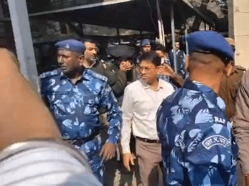 धमाके के मुख्य आरोपी आमिर राशिद अली को सोमवार को पटियाला हाउस कोर्ट में पेश किया गया।