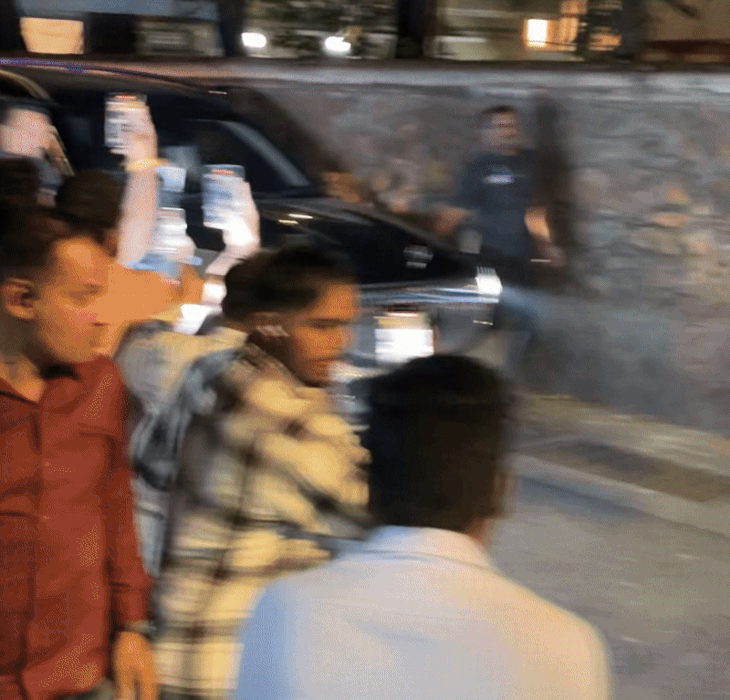 सलमान खान टाइट सिक्योरिटी के साथ सोहेल खान के घर पहुंचे हैं।