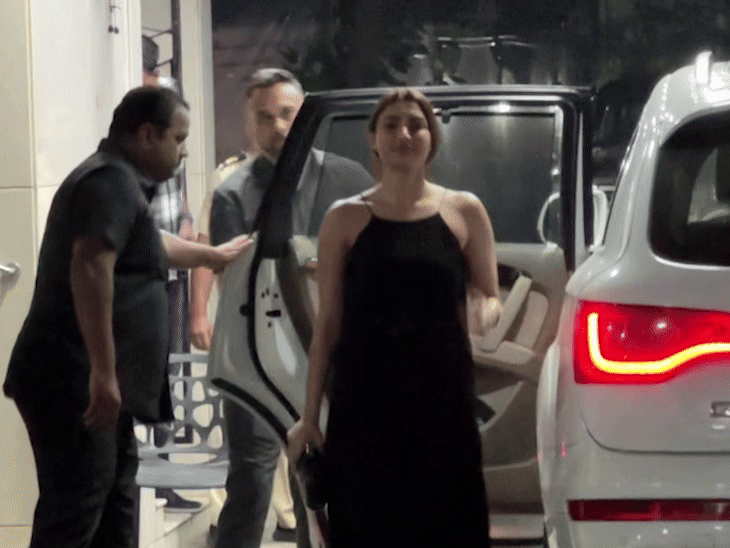 सलमान खान की भांजी एलिजेह अग्निहोत्री भी पार्टी में पहुंचीं।