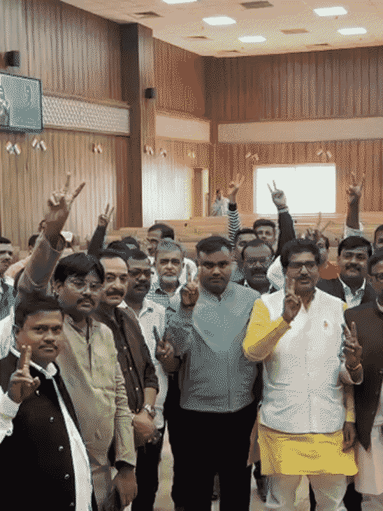 नगर निगम में अधिकारी व पार्षदों ने मनाई खुशी