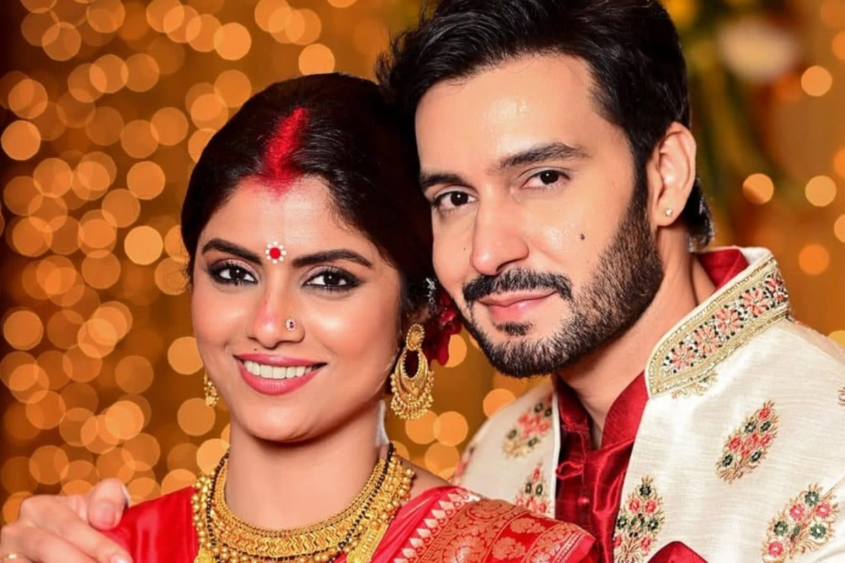 सायंतनी 6 दिसंबर 2021 को शादी के बंधन में बंधी थीं।