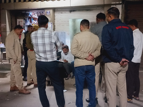 20 किलो गांजा जब्त कर ईको कार में सवार होकर गांजे का पार्सल लेने आए चार लोगों को घेराबंदी कर दबोच लिया है।