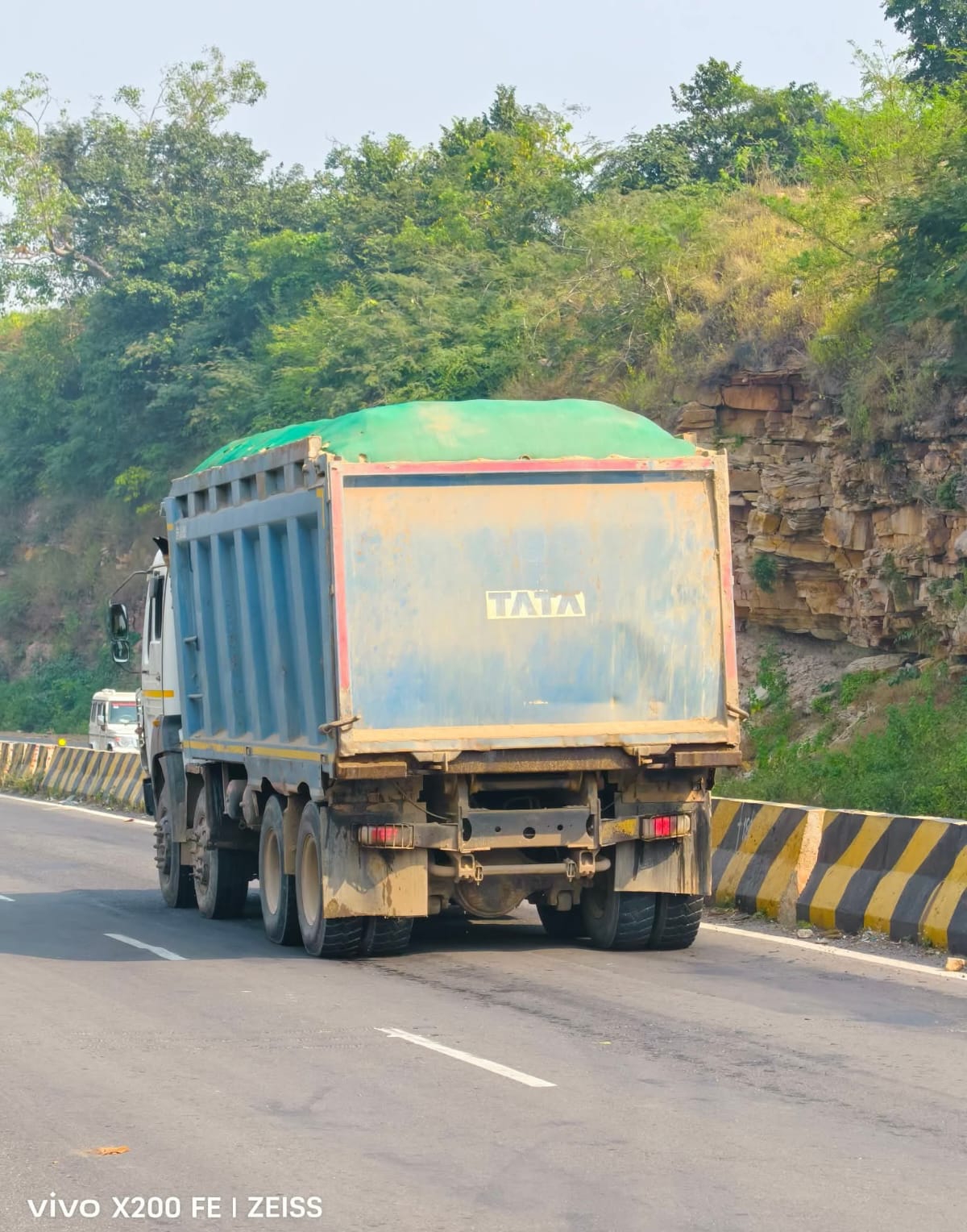 ये वाहन मध्यप्रदेश से निकलकर सीधे उत्तरप्रदेश के प्रयागराज तक निर्बाध तरीके से पहुंच जा रहे हैं।