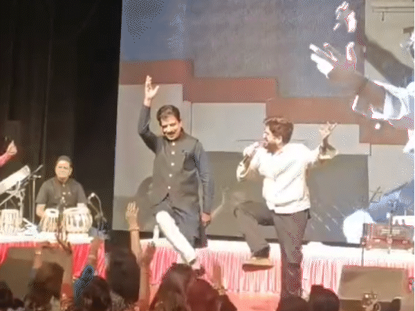 इंदौर सांसद शंकर लालवानी मुंबई में आयोजित एक कार्यक्रम में जमकर थिरके।