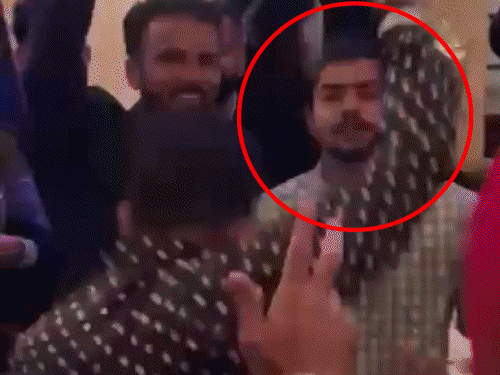 पंजाबी सिंगर करण औजला और शैरी मान के शो में नजर अनमोल बिश्नोई। लाल घेरे में।