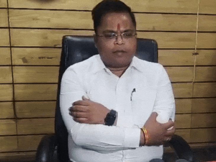 इंदौर कलेक्टर ने लोगों से मदद की अपील की है।