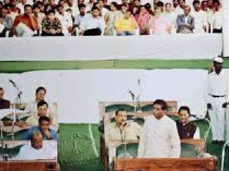 राजकुमार कॉलेज के टेंट में लगी पहली विधानसभा- फोटो : गोकुल सोनी (सौजन्य)