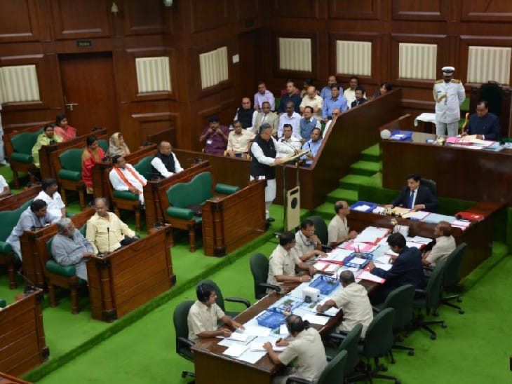 अविश्वास प्रस्ताव पर तत्कालीन नेता प्रतिपक्ष टीएस सिंहदेव ने दो घंटे का भाषण दिया और फिर सुबह 5 बजे तत्कालीन मुख्यमंत्री रमन सिंह संक्षिप्त में अपनी बात रखी। वोटिंग हुई और अविश्वास प्रस्ताव गिर गया।