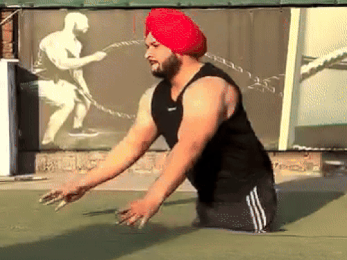 जिम में गेम्स के लिए वर्कआउट करते अमनदीप सिंह।