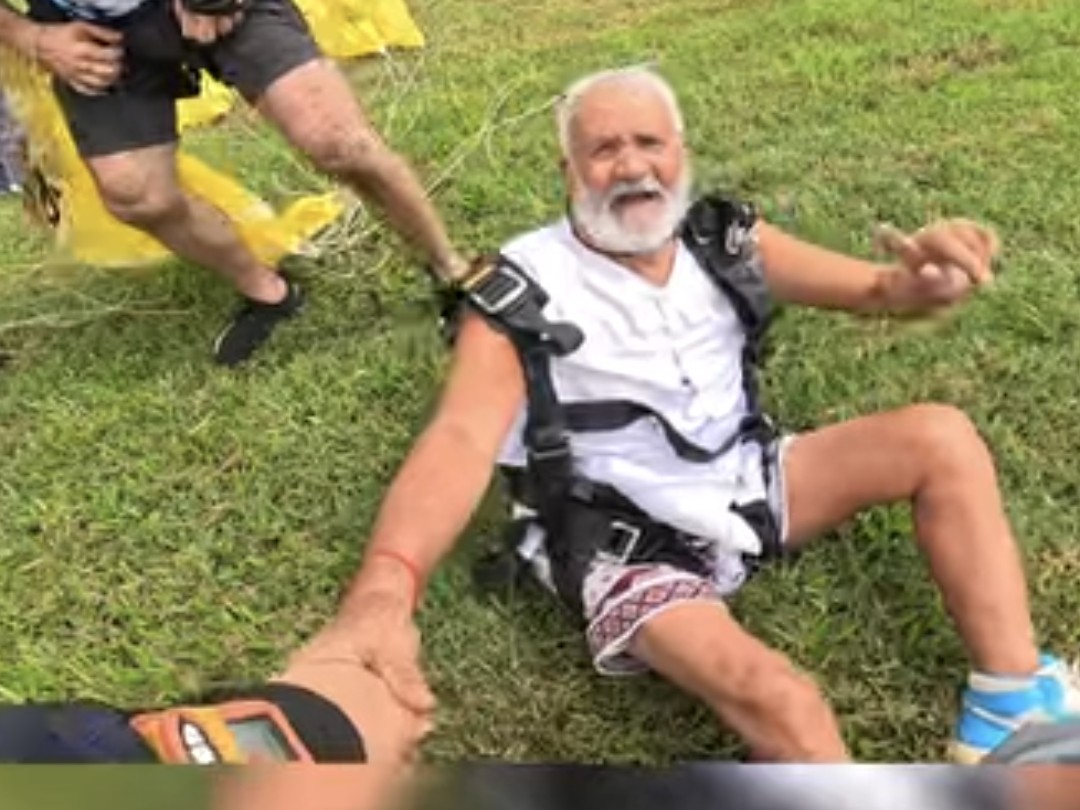 कैथल के 80 वर्षीय बुजुर्ग ने की स्काई डाइविंग:  बलदेव ने 15,000 फुट से लगाई छलांग, सीएम ने कहा-हरियाणवी खून में जवान रहने का राज – Kalayat News