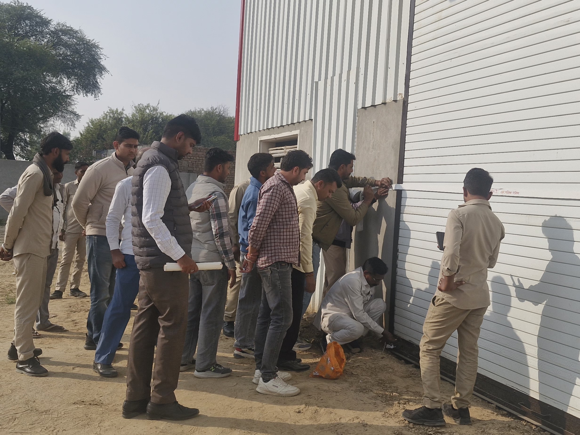 रानियां में अवैध निर्माण पर की कार्रवाई:  बिना नक्शा पास करवाए बन रही फैक्ट्री को किया सील, अधिकारी बोले-कई बार जारी किया नोटिस – rania News