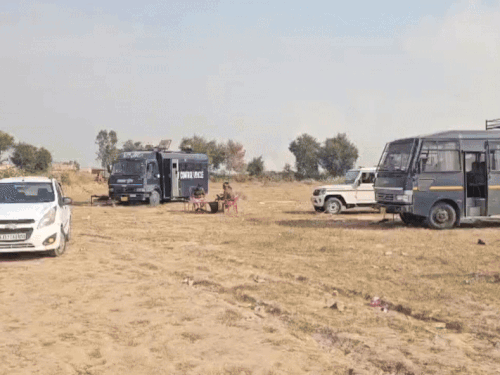 Internet shut down in Hanumangarh for the second day today | हनुमानगढ़ में  पुलिस के पहरे में एथेनॉल-फैक्ट्री का निर्माण शुरू: नाराज ग्रामीण कलेक्टर से  मीटिंग करने ...