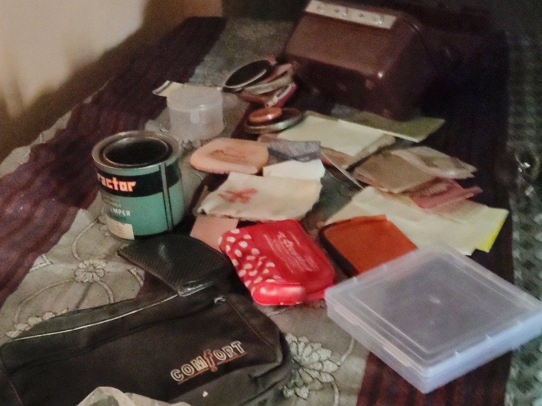 बदमाशों ने 20 तोला सोना और 1.65 लाख नकदी चोरी कर ले गए।