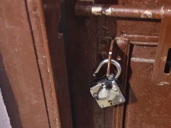 घर से 10 लाख रुपए के आभूषण की चोरी:  चोरों ने चाबी से खोला अलमारी और निकाले गहने, परिवार दूसरे घर पर था मौजूद – Chatra News