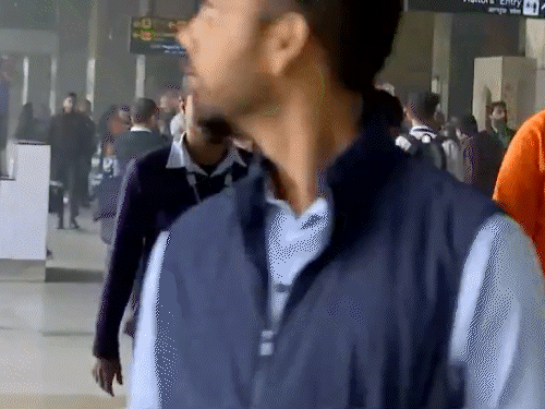 दिल्ली के IGI एयरपोर्ट पर बुधवार सुबह केंद्रीय एजेंसियों के अधिकारी नजर आए। यहां भारी सुरक्षा व्यवस्था की गई थी।