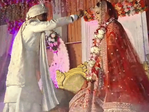 uttar pradesh, meerut Players Annu Sahil marrige | मेरठ में ओलंपियन दुल्हन ने शादी में की फायरिंग, VIDEO: बॉक्सर दूल्हे ने नोटों की गड्डियां उड़ाईं, दोनों पर FIR - Meerut ...