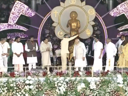 सीएम मुख्यमंत्री चंद्रबाबू नायडू ने कार्यक्रम में पीएम मोदी का स्वागत किया।