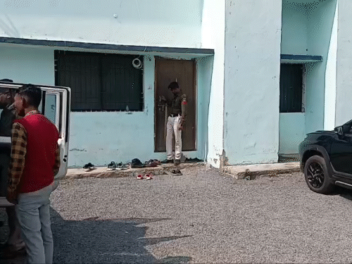 बेमेतरा जिला पंचायत सीईओ प्रेमलता पद्माकर के सरकारी बंगले में छापेमारी की है।