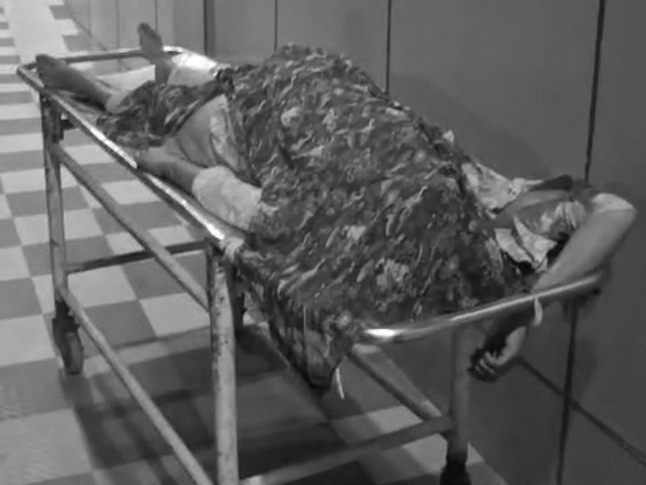 कोमल को अस्पताल लाए जाने के बाद डॉक्टरों ने मृत घोषित कर दिया।