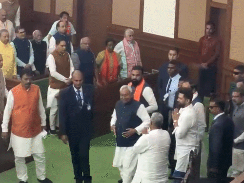 बिहार विधानमंडल के सेंट्रल हॉल में नीतीश कुमार को सर्वसम्मति से NDA विधायक दल का नेता चुना गया।