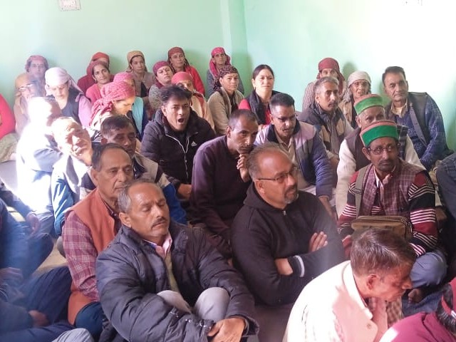 बैठक में मौजूद किसान