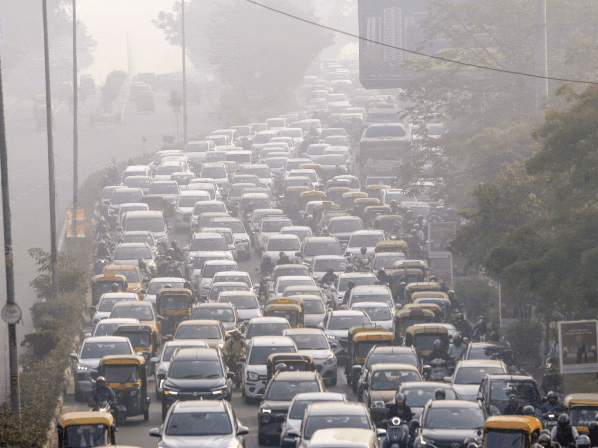 सुप्रीम कोर्ट बोला-दिल्ली के स्कूलों में स्पोर्ट्स फंक्शन न हों:  बच्चों को गैस चैंबर में डालने के सवाल पर आदेश दिया; पॉल्यूशन पर हर महीने होगी सुनवाई