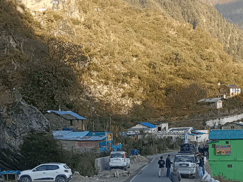 धारचूला के गांव जहां आज भी लोग मोबाइल नेटवर्क कनेक्टिविटी से वंचित हैं।