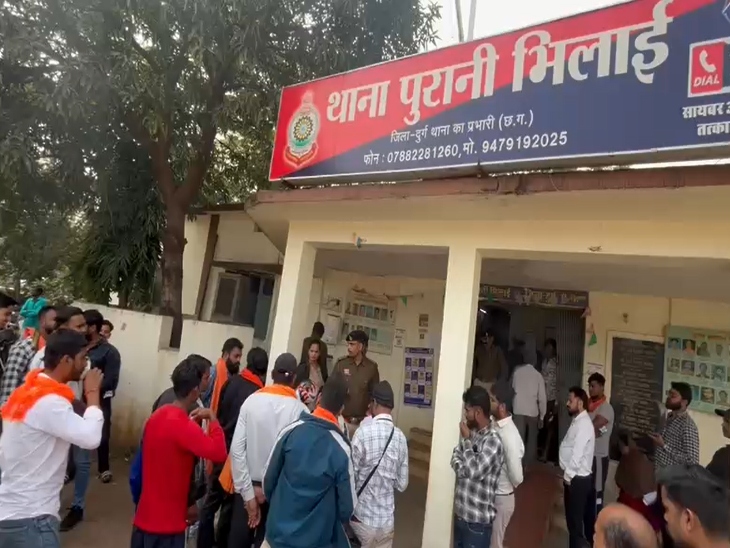 भिलाई-3 थाने में आरक्षक अरविंद कुमार मेढे के खिलाफ FIR दर्ज।