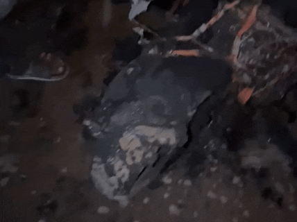 जहां स्कूटी में आग लगी थी,उसके ऊपर से बिजली की लाइन गुजर रही थी। गनीमत रही कि आग वहां तक नहीं पहुंची।