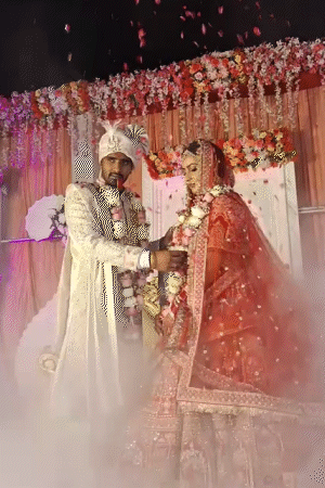 Annu–Sahil take seven vows Fire shots in sir with rifle Husband led her to  the stage and showered bundles of notes In Meerut - Uttar Pradesh News |  Bhaskar English