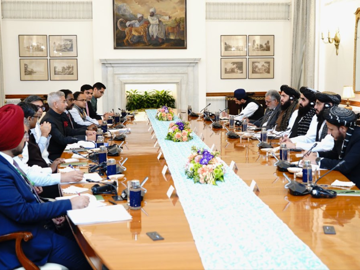 মুত্তাকি ১০ অক্টোবর ভারত সফরে আসেন। 2021 সালে আফগানিস্তানে ক্ষমতা নেওয়ার পর এটি ছিল তালেবান মন্ত্রীর প্রথম ভারত সফর।