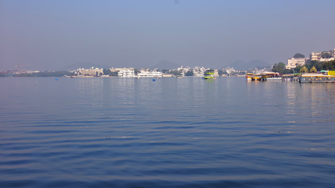 उदयपुर में पानी के बीच बने होटल लीला में डोनाल्ड ट्रंप जूनियर रुकेंगे।