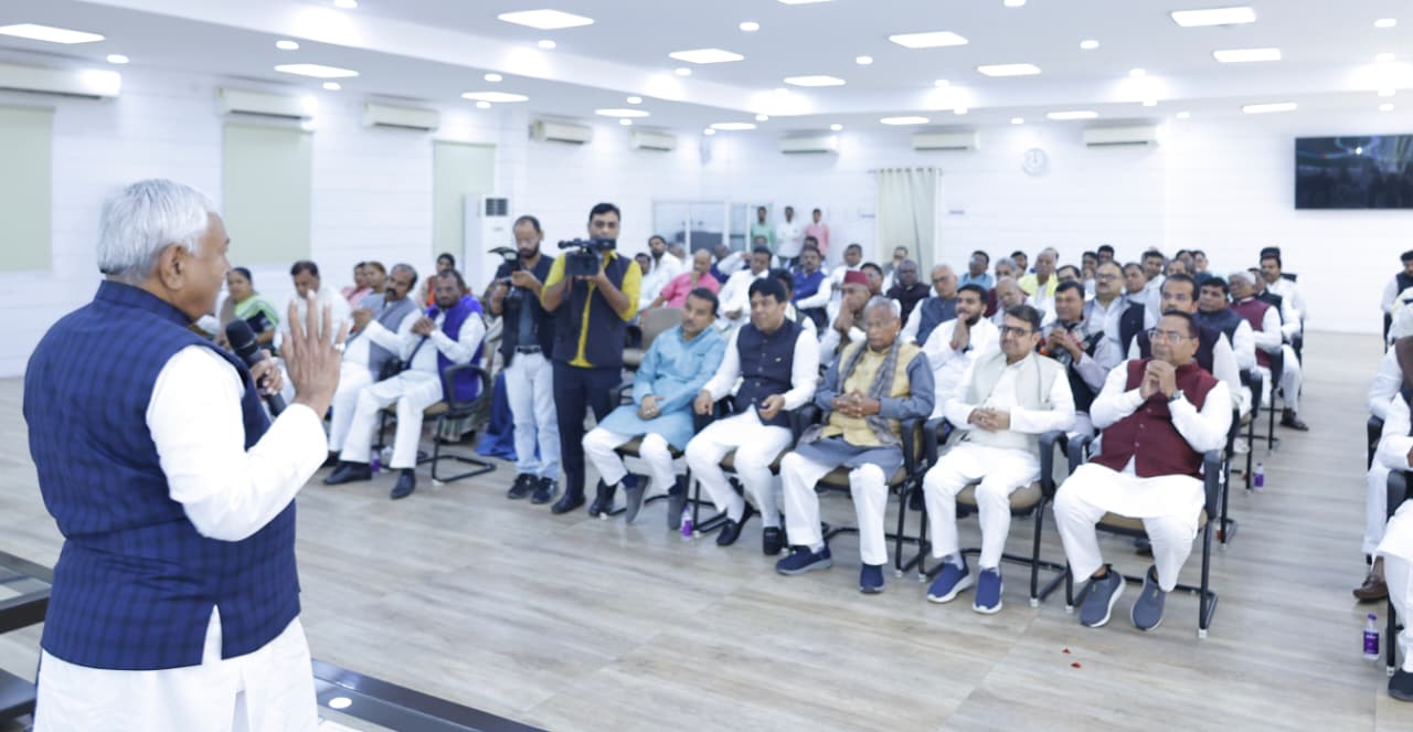 विधानमंडल की बैठक में जदयू के नव निर्वाचित विधायक हुए शामिल।