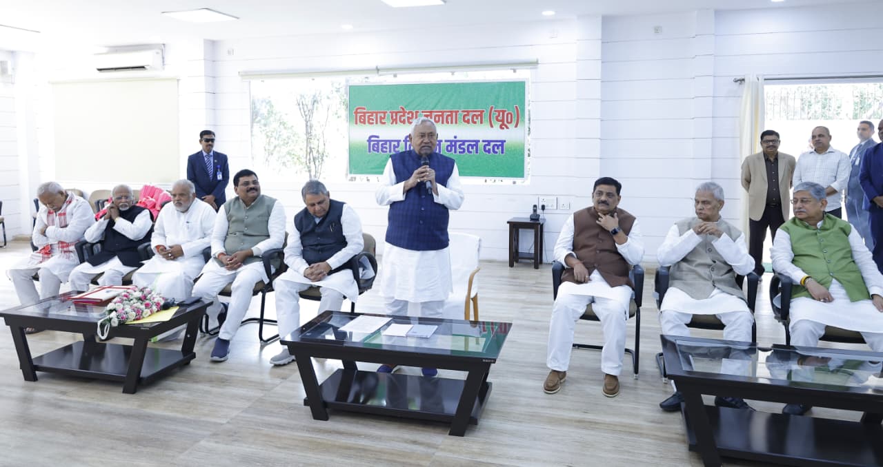 जदयू विधानमंडल की बैठक को संबोधित करते हुए नीतीश कुमार।