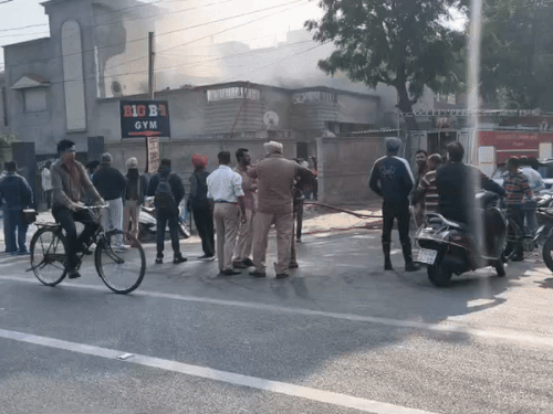 पुलिस और फायर टीम मौके पर पहुंची, तब तक उसकी मौत हो चुकी थी - Dainik Bhaskar