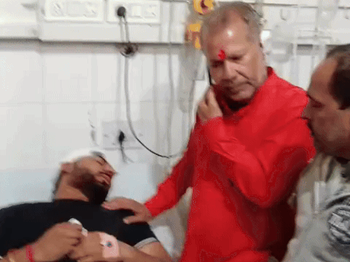अस्पताल पहुंचे भाजपा नेता आंशू सांपला