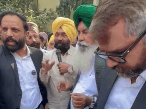 लोगों का विरोध बढ़ता देख विधायक डा. चरणजीत ने माफी मांग ली।