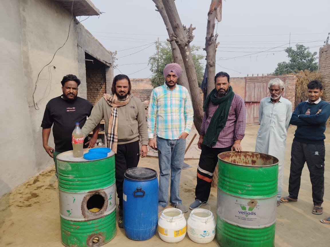 फाजिल्का में शराब भट्टी पर छापा, 2000 ली लहन बरामद:  एक साथ कई गांवों में कार्रवाई, शौचालय, बाथरूम और खेतों में दबा रखा था – Fazilka News