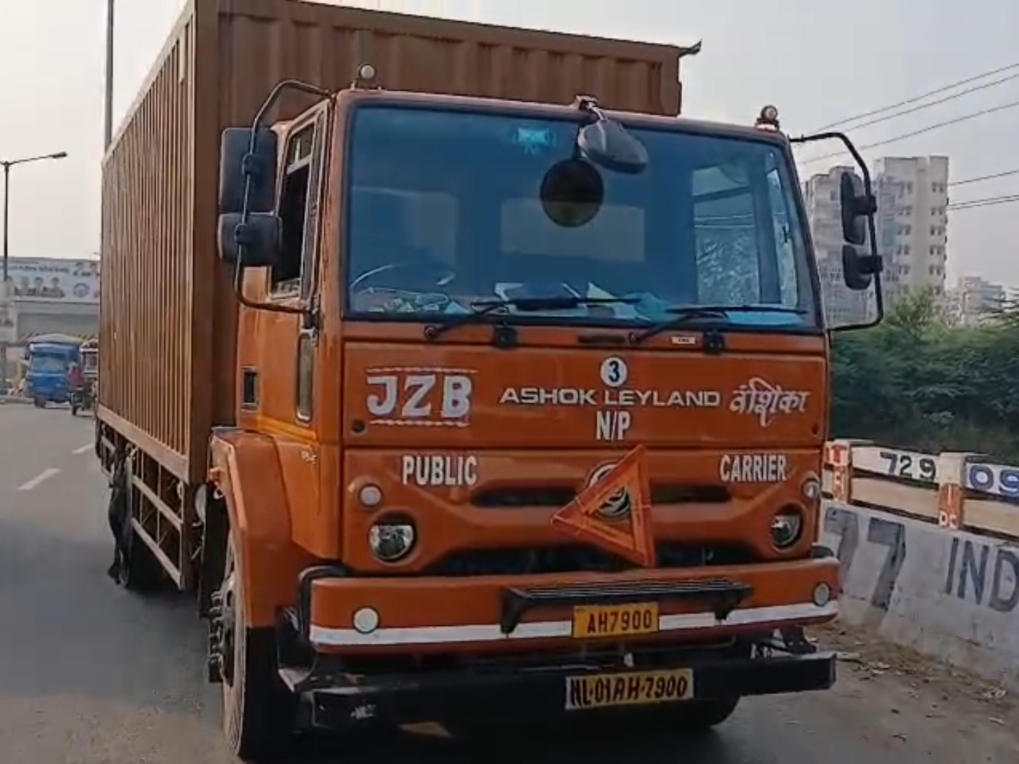 फरीदाबाद में कंटेनर की टक्कर से महिला टीचर की मौत:  रैपिडो से लौट रही थी घर वापस, बाइक सवार घायल, ड्राइवर फरार – Ballabgarh News