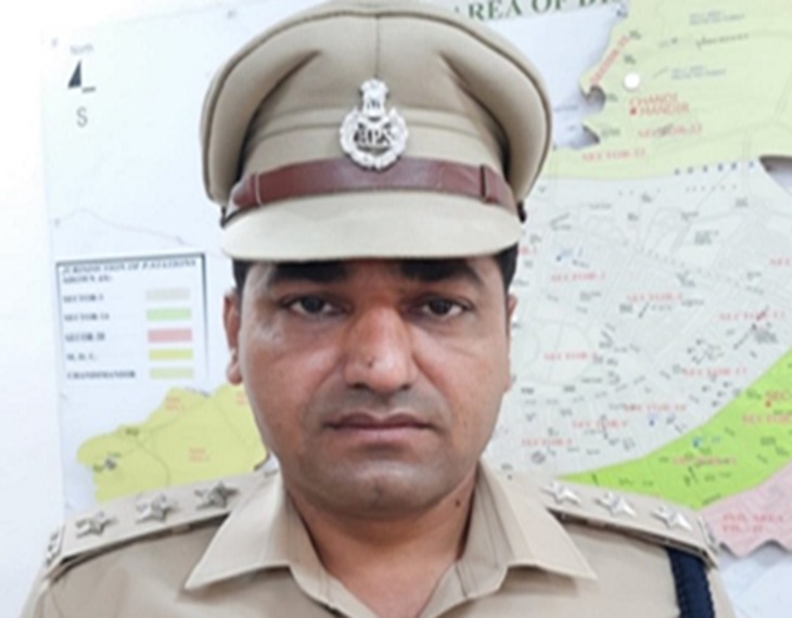 विजय नेहरा, जिन पर जांच में लापरवाही का आरोप लगा है।