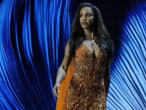 मिस जमैका डॉ. गैब्रिएल हेनरी रैम्प वॉक के दौरान मंच से गिर पड़ीं थी।